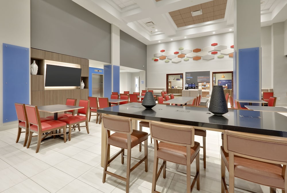 Holiday Inn Express Hotel And Suites Irving Conv Ctr Las Colinas 38/54