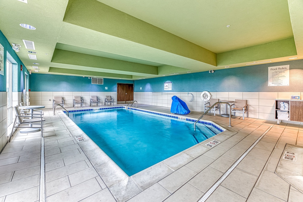 Holiday Inn Express Suites Rantoul 5/76