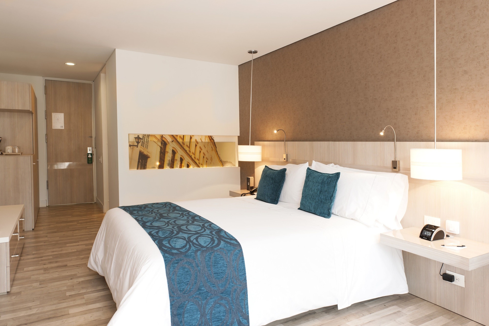ROOM, DOUBLE BED