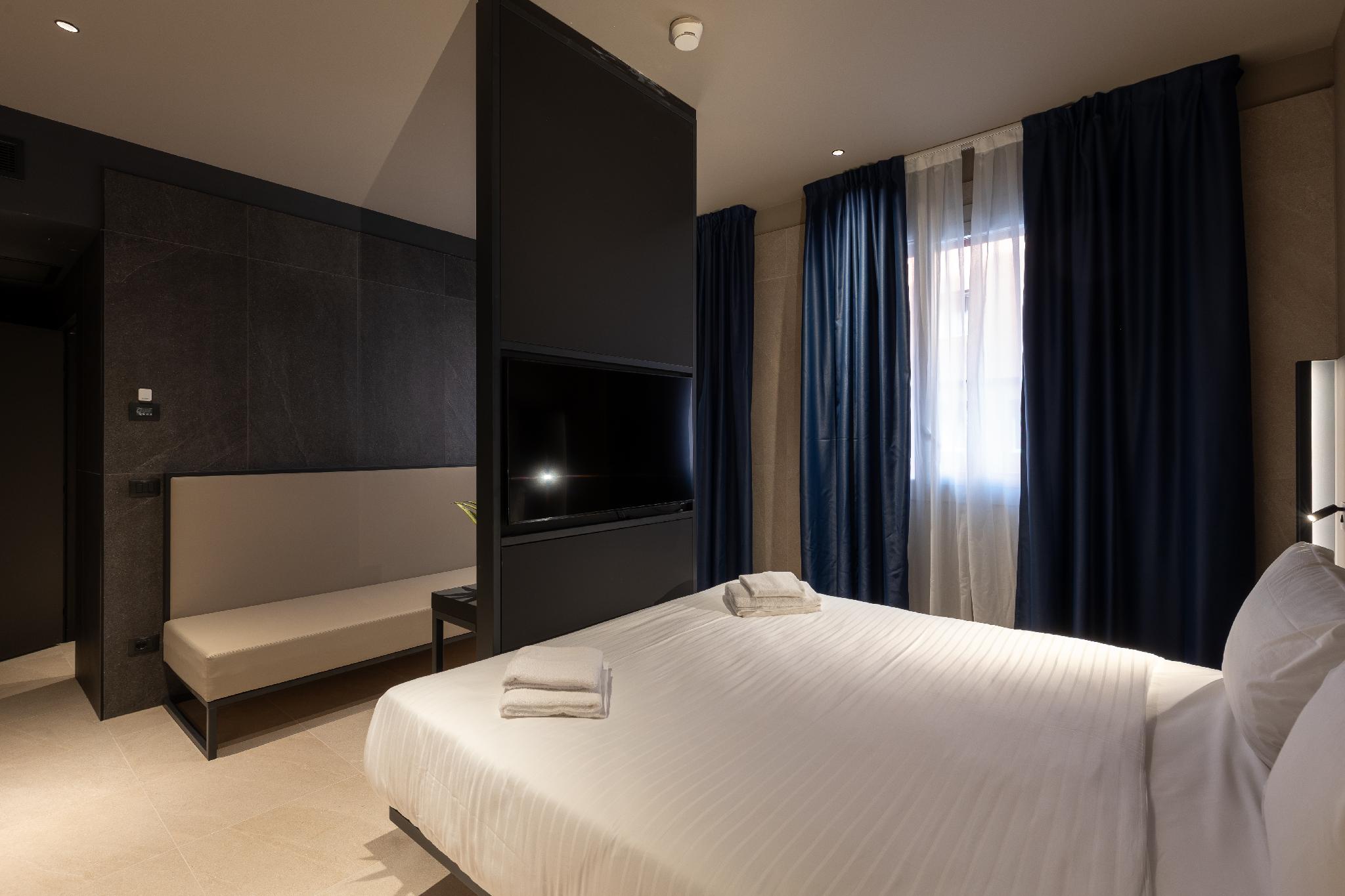 ROOM, TRIPLE
