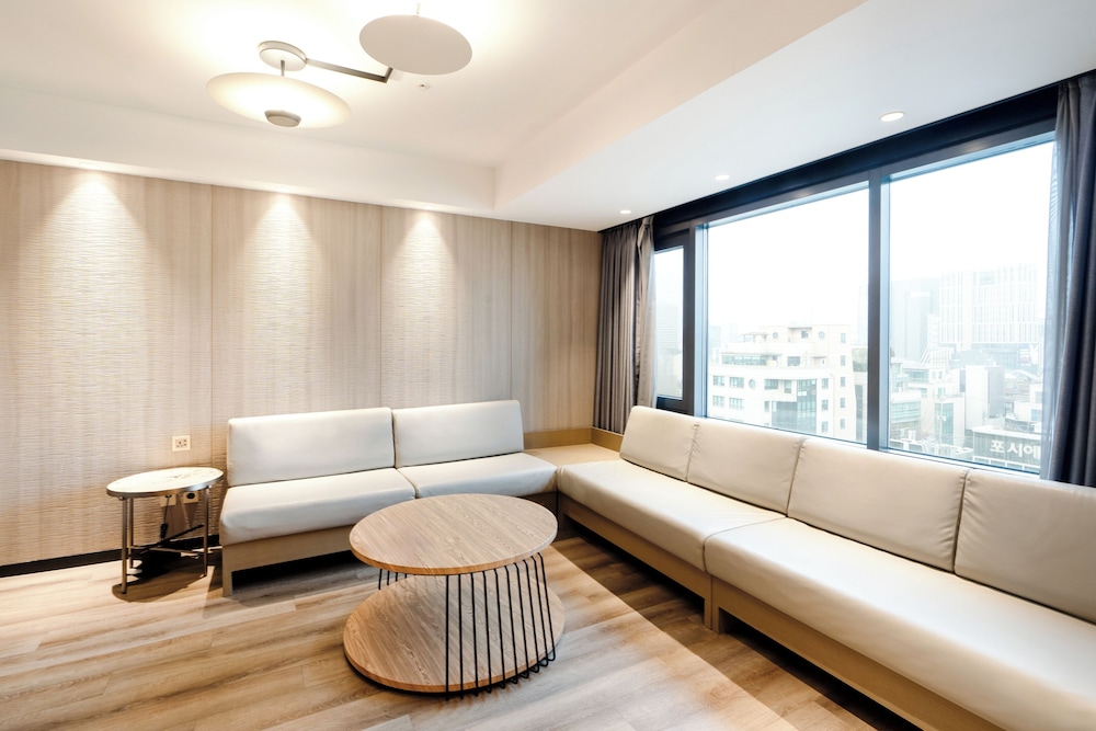 ELIENA Hotel 49/63