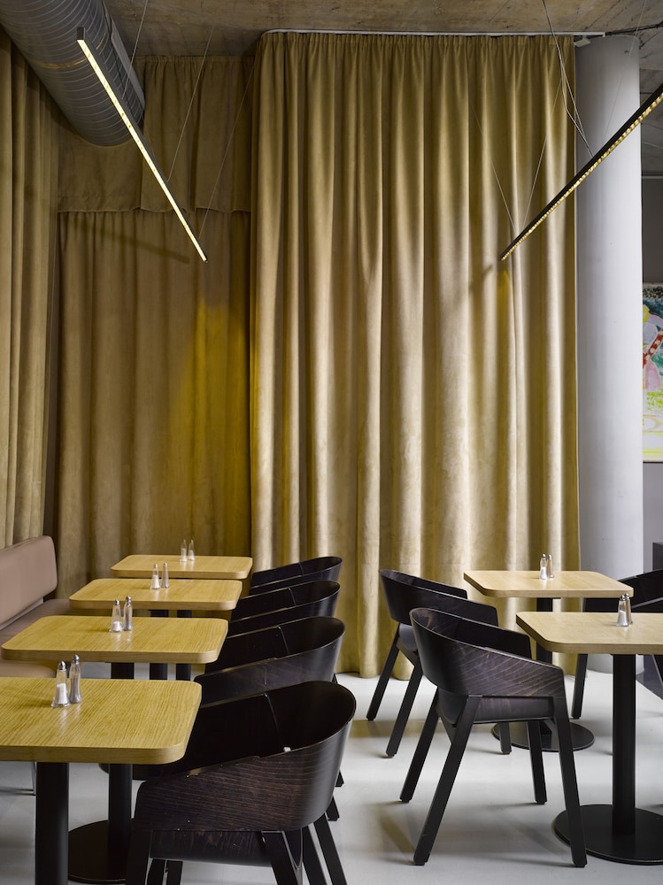 The Icon Hotel And Lounge 38/64