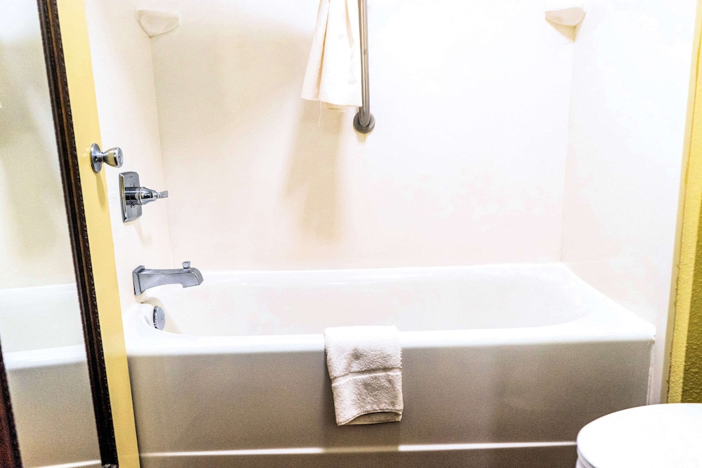 Quality Inn Whiteville North 35/37