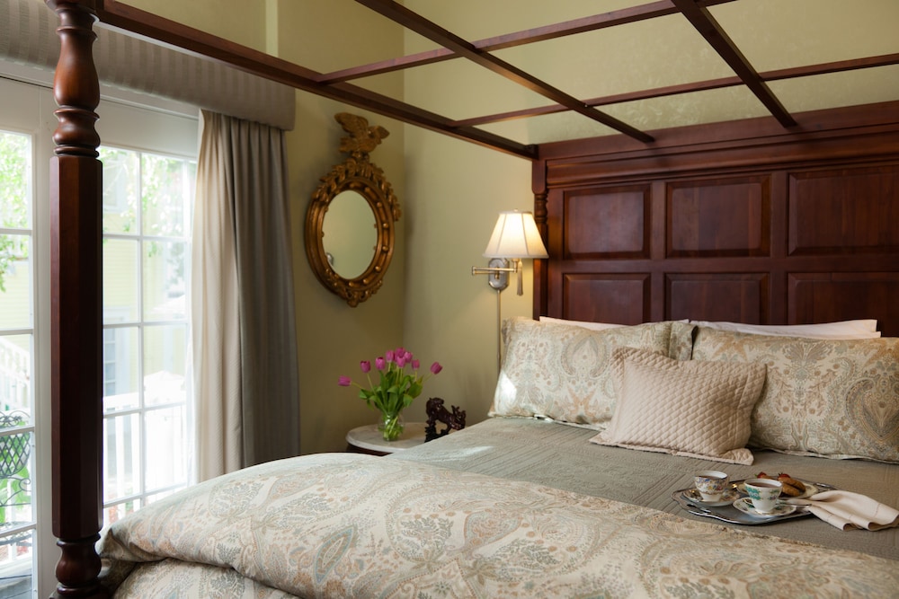 Azalea Inn and Villas 12/71