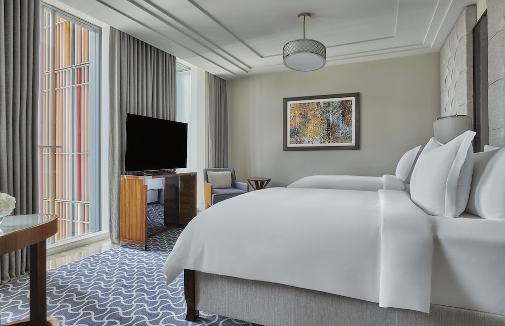 DELUXE, TWIN BEDS, WATER FRONT