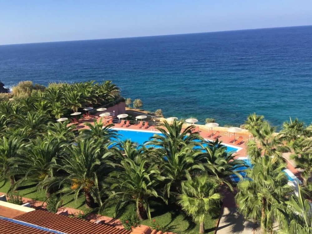 Europa Resort Hotel 51/53