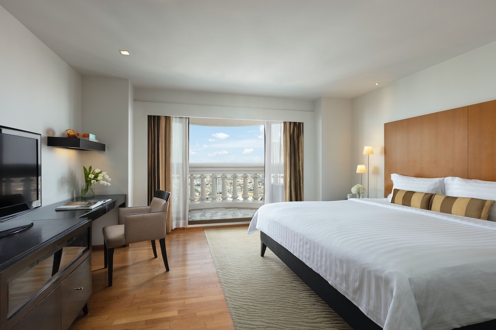 Tower Club Suite City View with Lounge