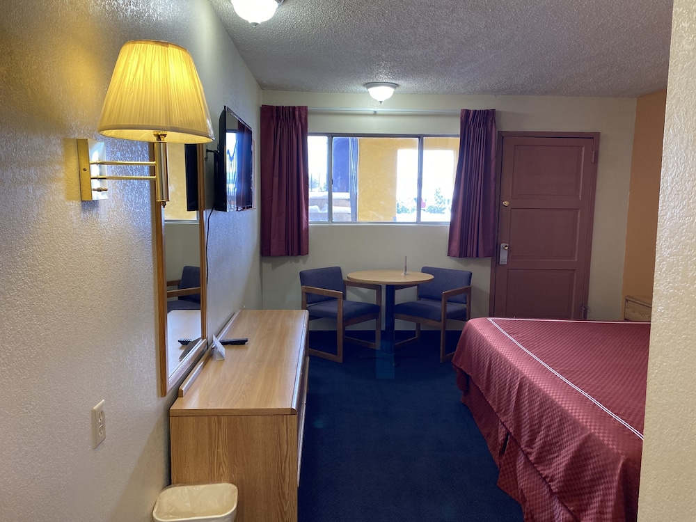 Econo Lodge Las Vegas NM 37/53