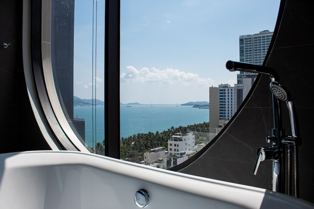 GRAND TOURANE NHA TRANG HOTEL 49/50