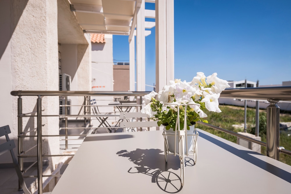 Athina Apartments 3/41