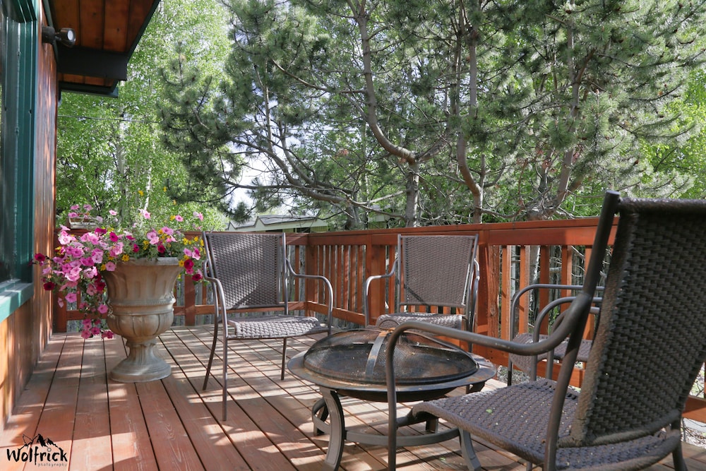 Jewel Lake Bed Breakfast 39/50
