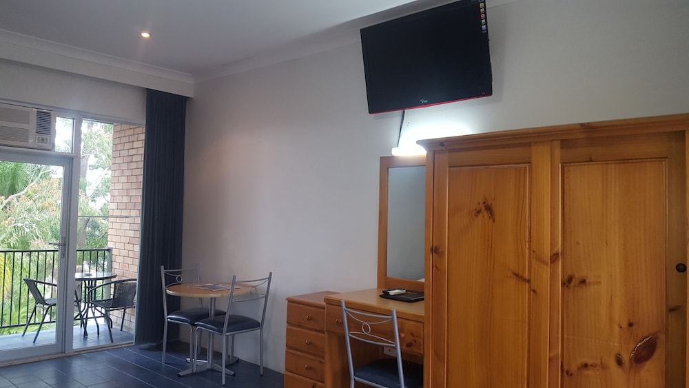 Sanctuary Resort Motor Inn 23/30