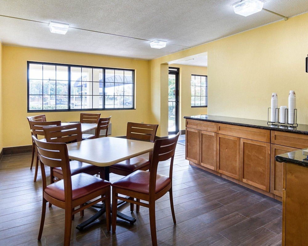 Rodeway Inn Joint Base Andrews Area 25/28