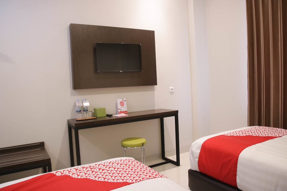 OYO 1006 Azzahra Guest House 11/16