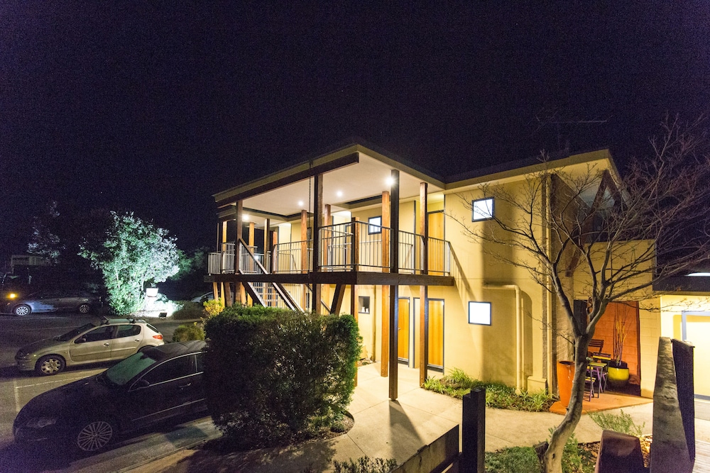 Sandpiper Motel 1/50