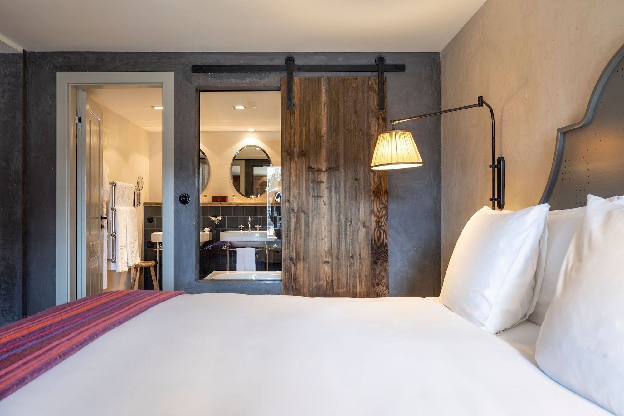 Double Bed, Balcony, La Cordee Des Alpes 2/5