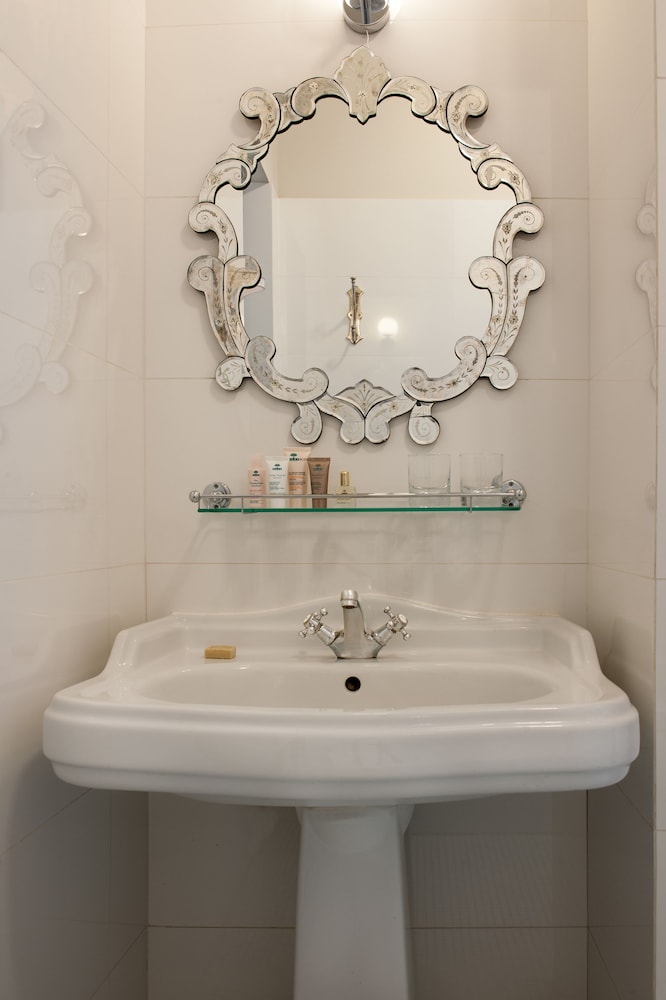 Mathis Elysees Matignon 7/69