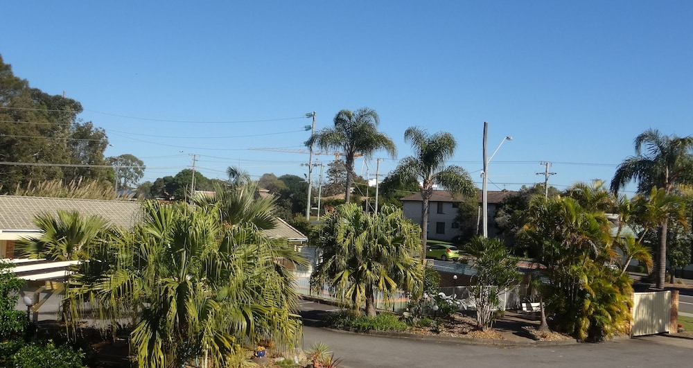 FORSTER PALMS MOTEL 12/50