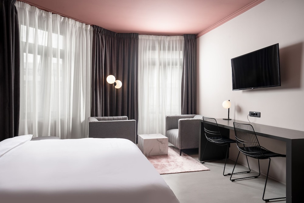 Senior, Studio, Double Bed, Kitchenette
