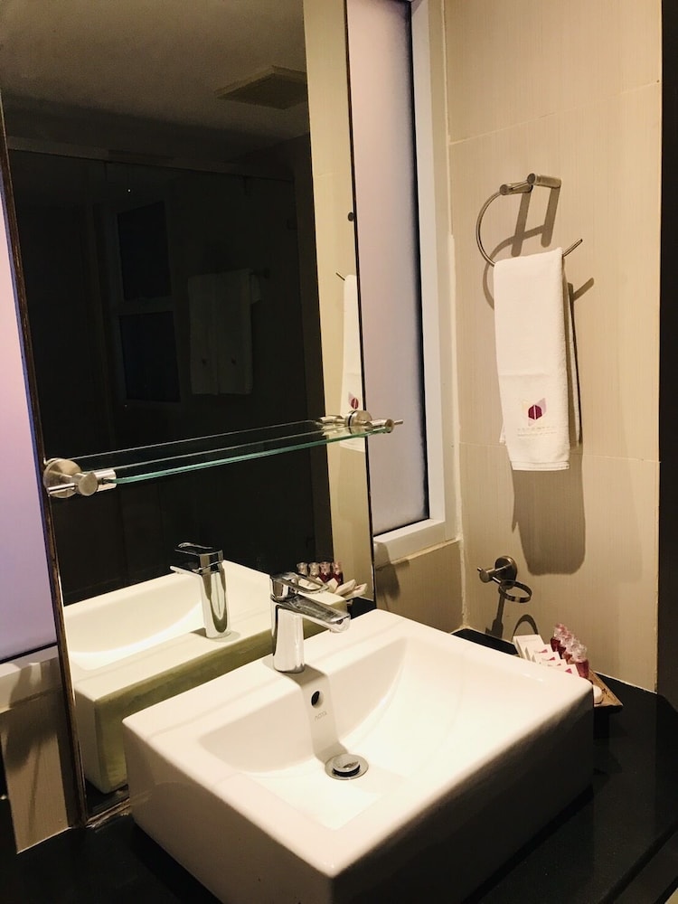 Paradiso Boutique Suites 17/18