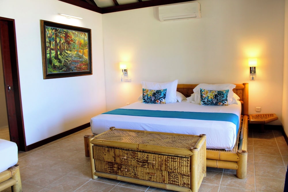 Garden, Bungalow, 1 King and 1 Single Beds