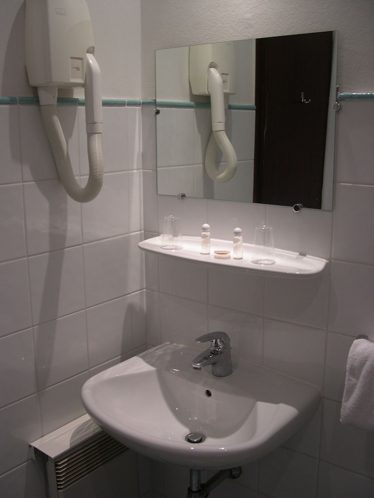 Hotel Du Centre Annemasse 3/21