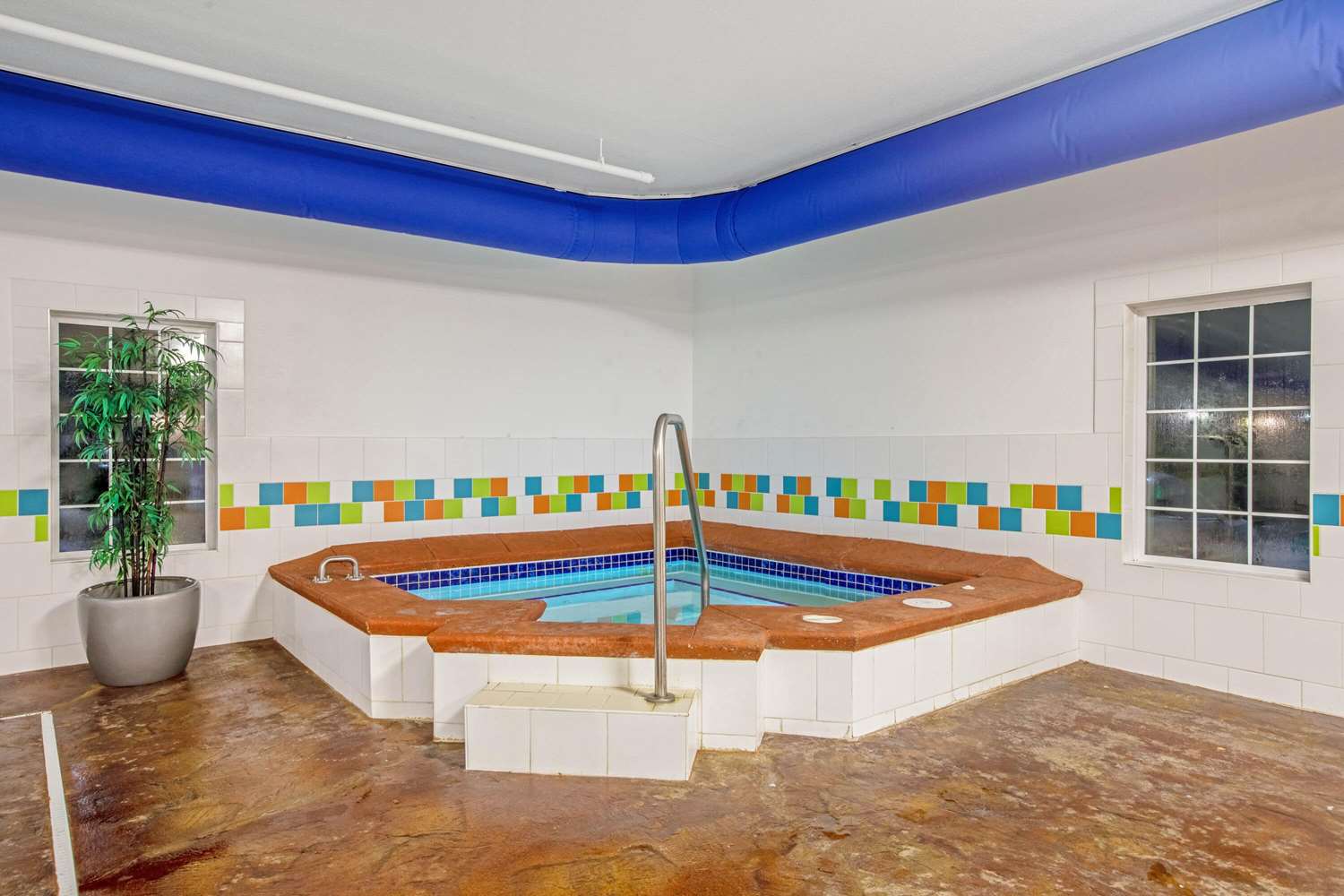 La Quinta Inn & Suites by Wyndham Grand Forks 33/37