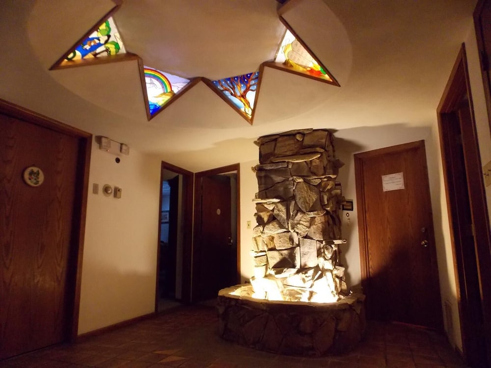 7 Gables Inn Suites 7/50