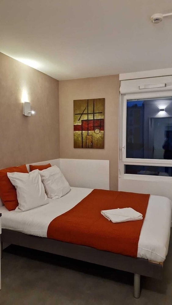 Moov Appart Hotel Clichy 8/42