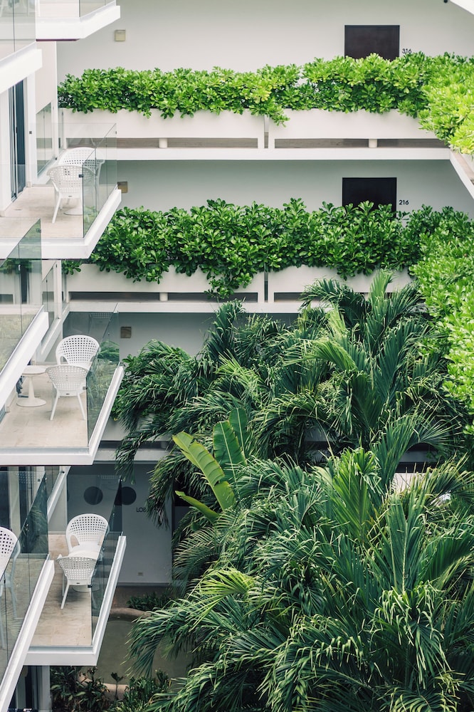 Antera Hotel and Residences 61/66