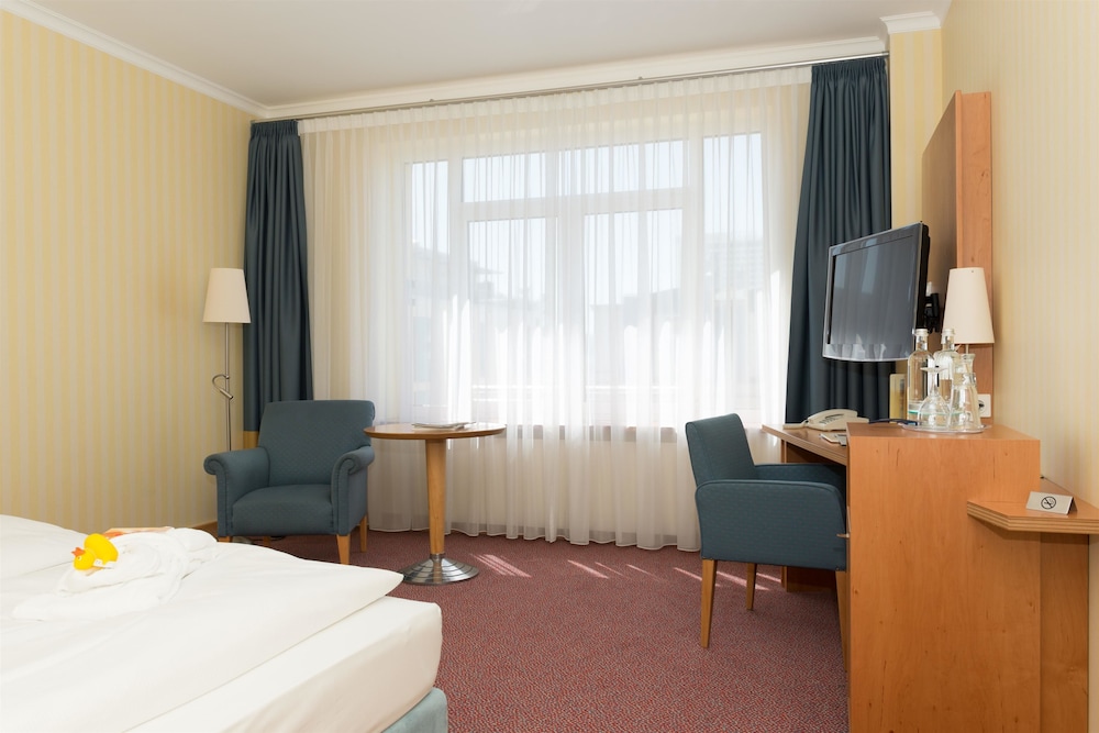 Strand-Hotel Hübner 8/39
