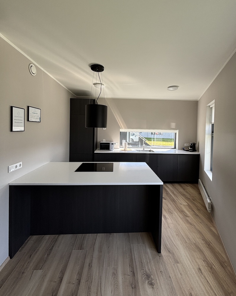 Vik Apartments 10/63