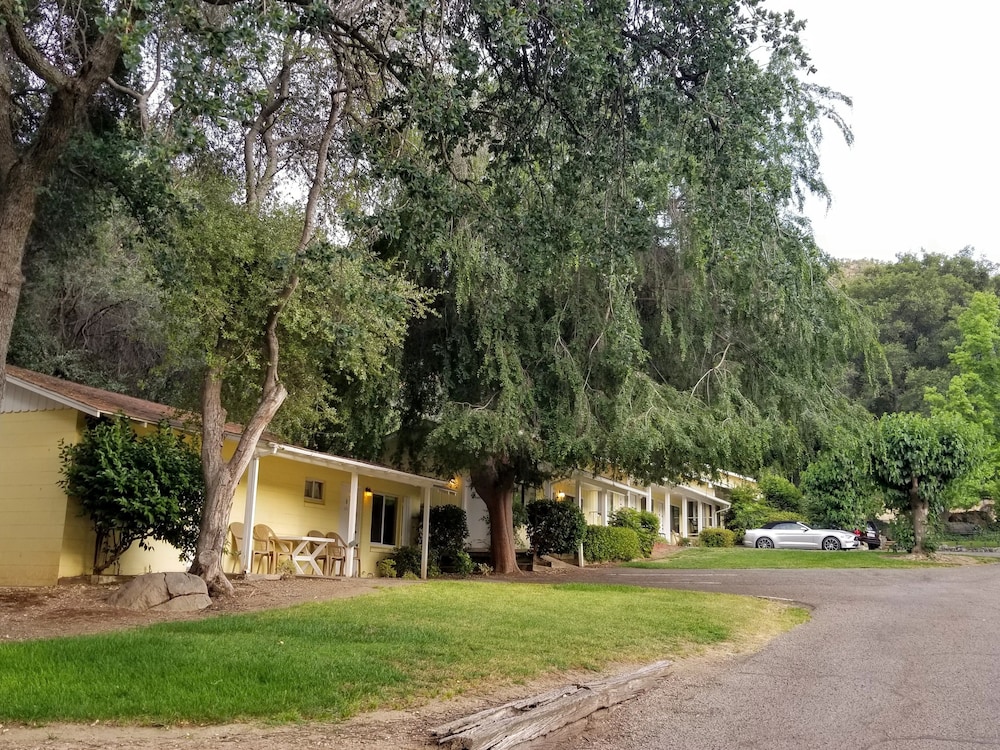 Lazy J Ranch-Americas Best Value Inn 8/52