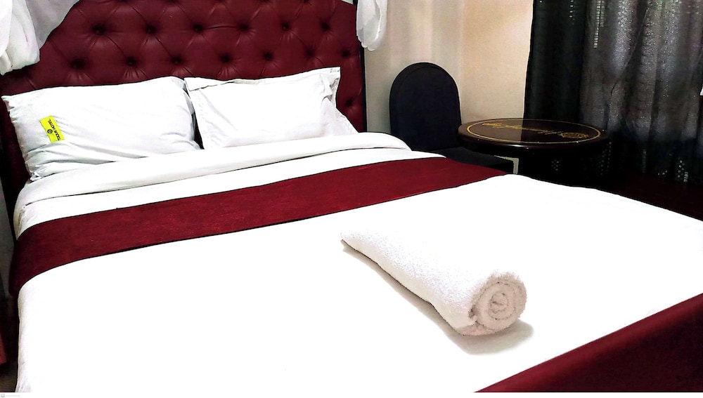 Toque Hotel & Lounge 34/50