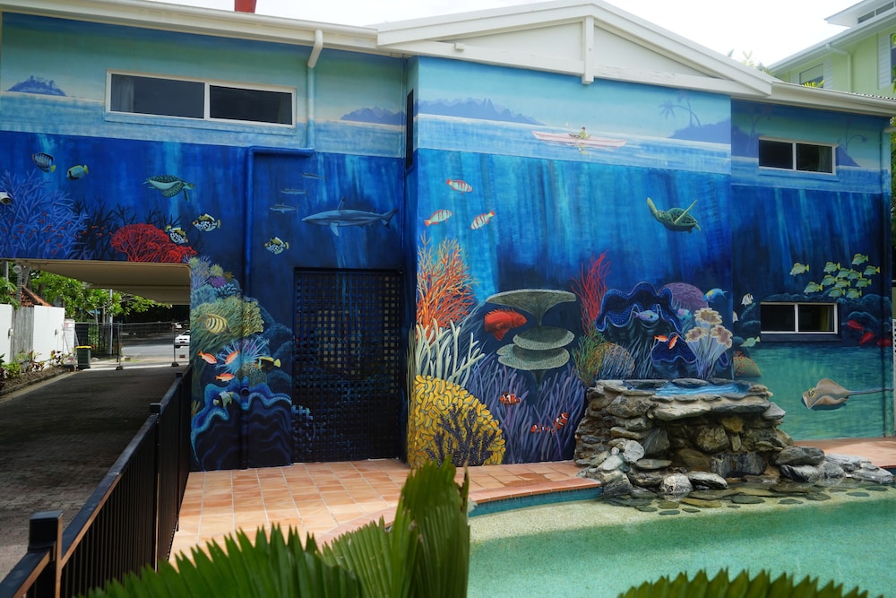 PORT DOUGLAS MOTEL 4/73