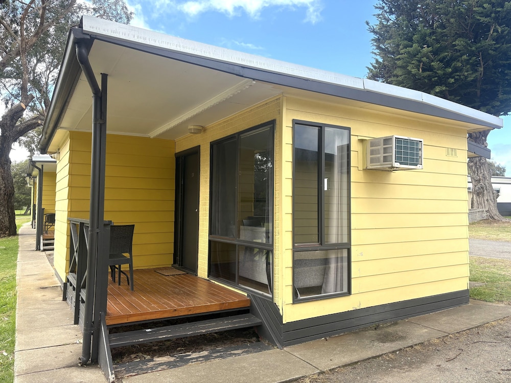 Victor Harbor Holiday & Cabin Park 5/46