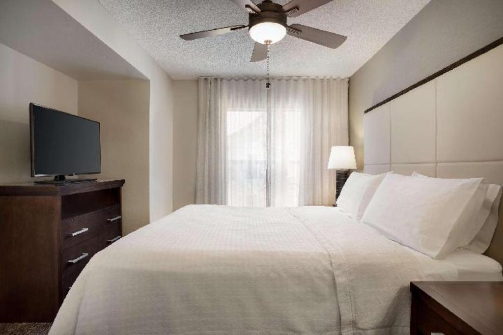 2 BEDROOMS, SUITE, KING AND QUEEN BED, ACCESSIBLE