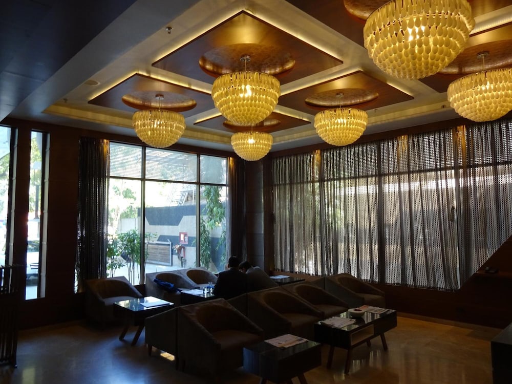 Hotel Cosmopolitan Ahmedabad 36/62