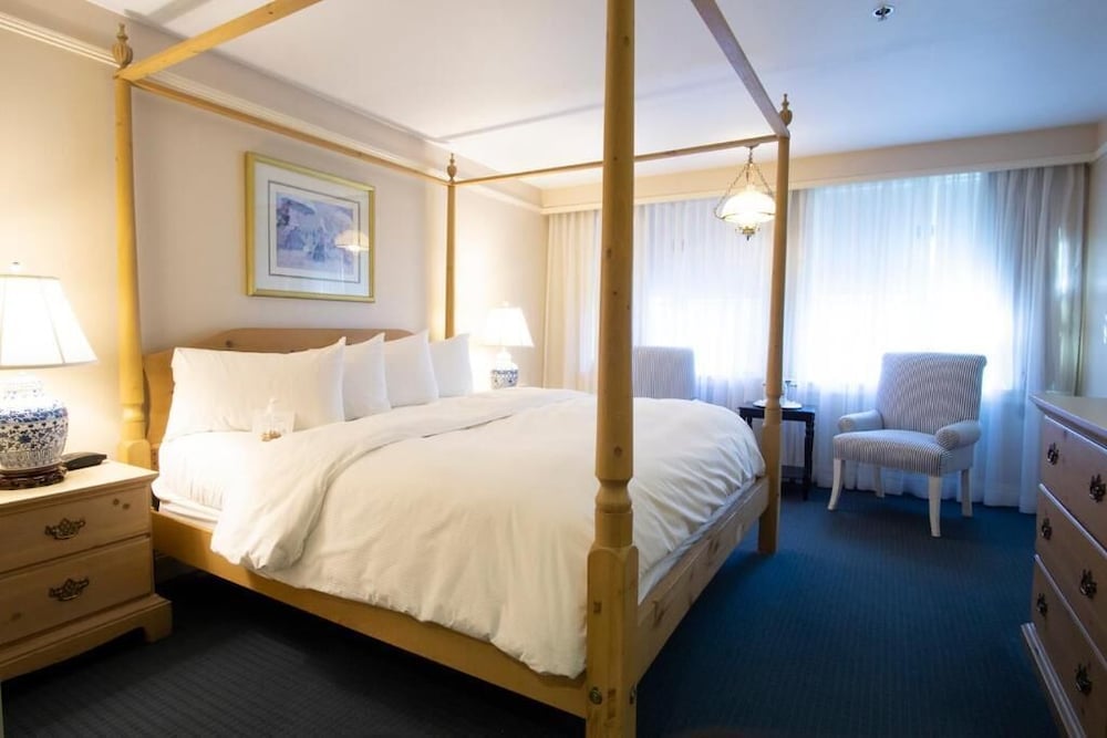 Simsbury Inn 7/35