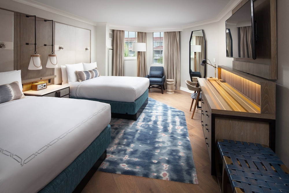 Room, 2 Double Beds, Resort View, Accessible