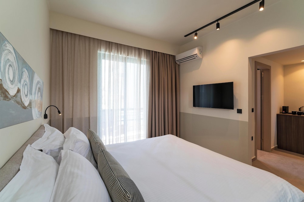 1 BEDROOM, SUPERIOR, SUITE