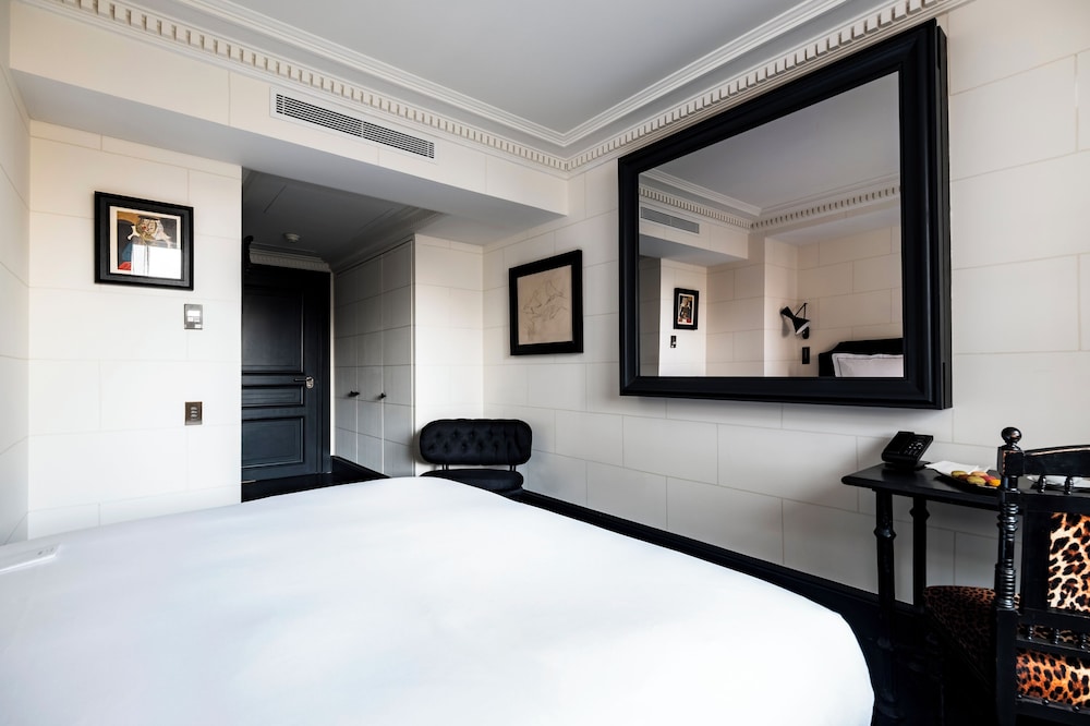 ROOM, KING BED
