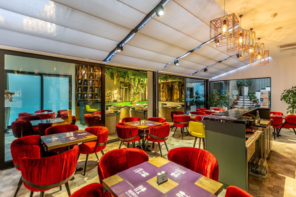 Ivy Garden Hotel 30/44