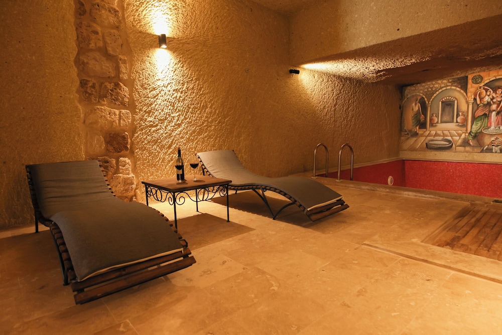 Vita Cave Suites 26/48