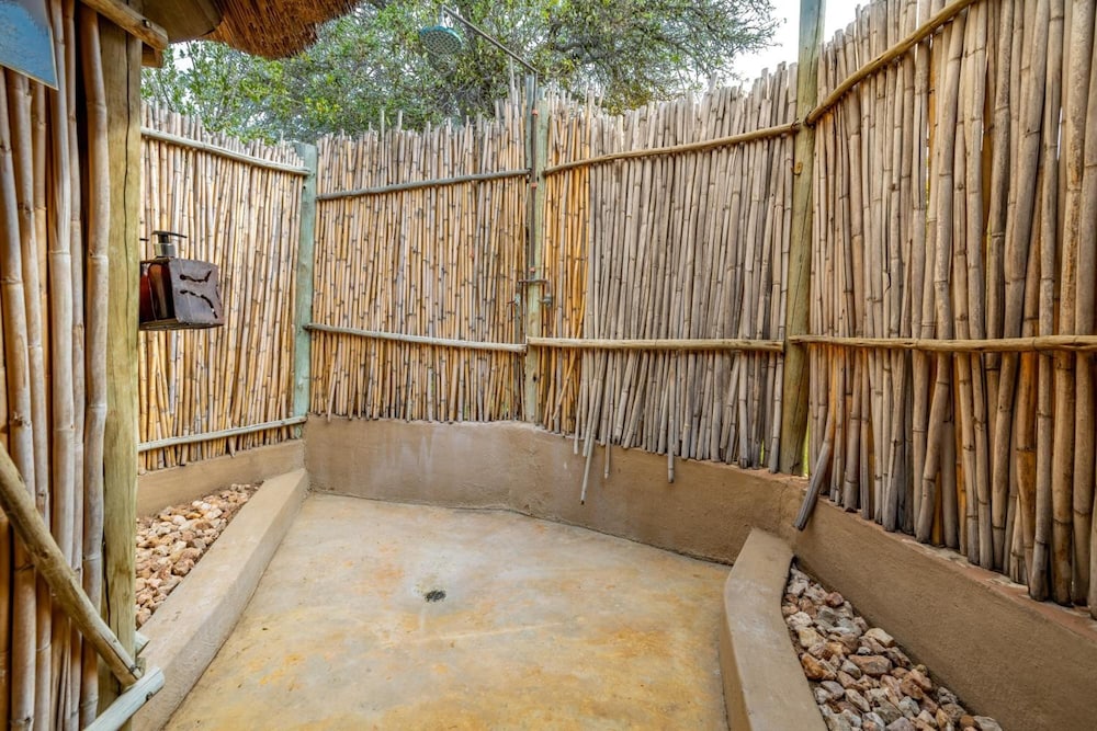 Umlani Bushcamp - Lodge 16/50