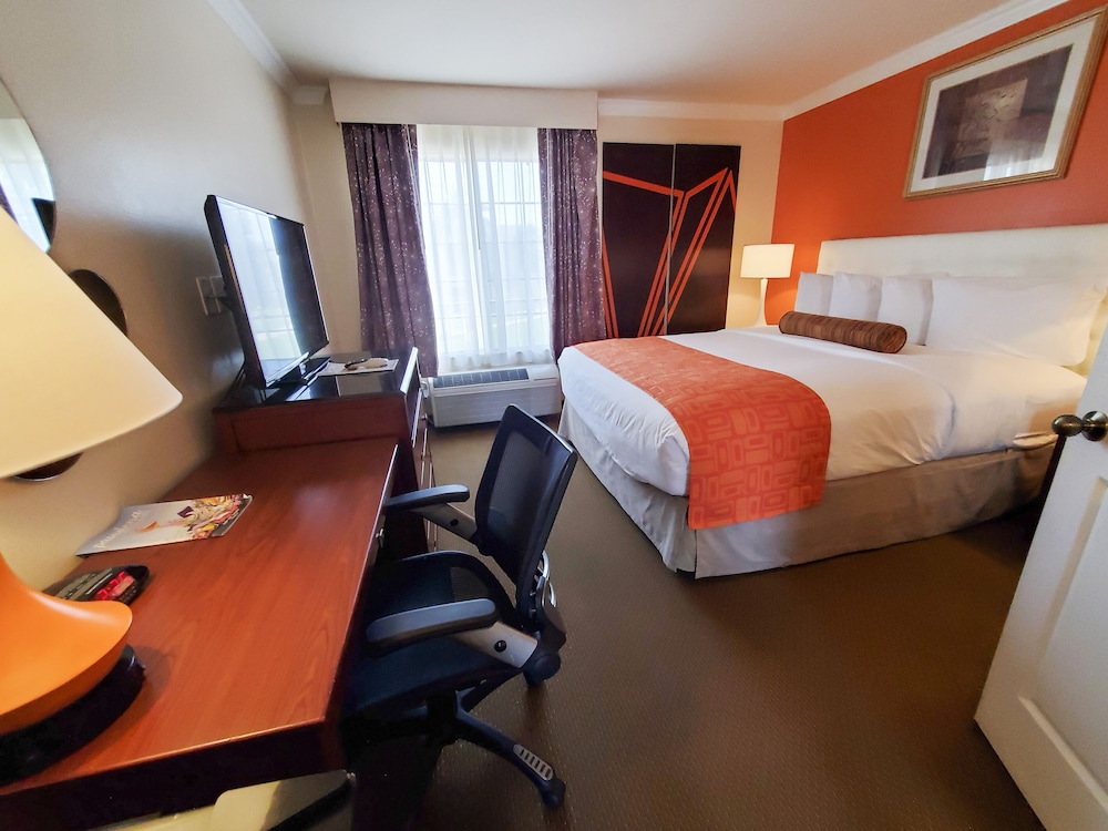 Howard Johnson by Wyndham Pasadena 42/52
