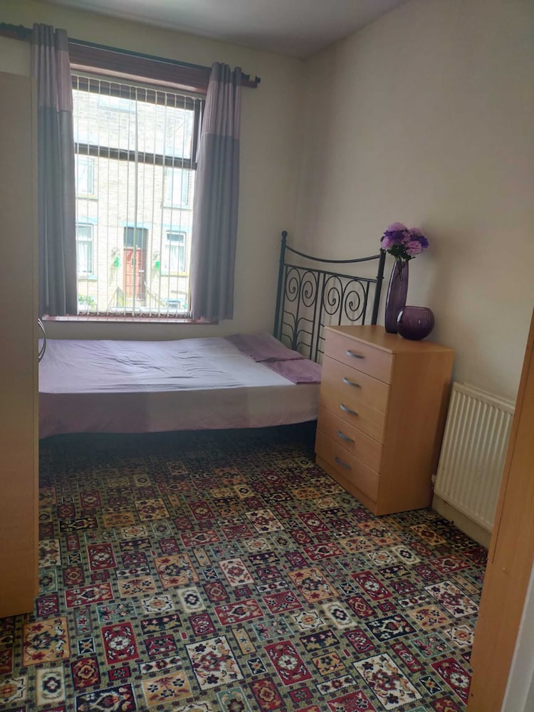 Paradise Apartment- Female Only 3/16