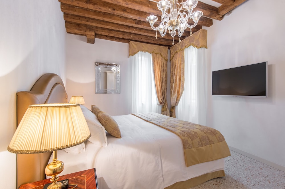 San Teodoro Palace 30/66
