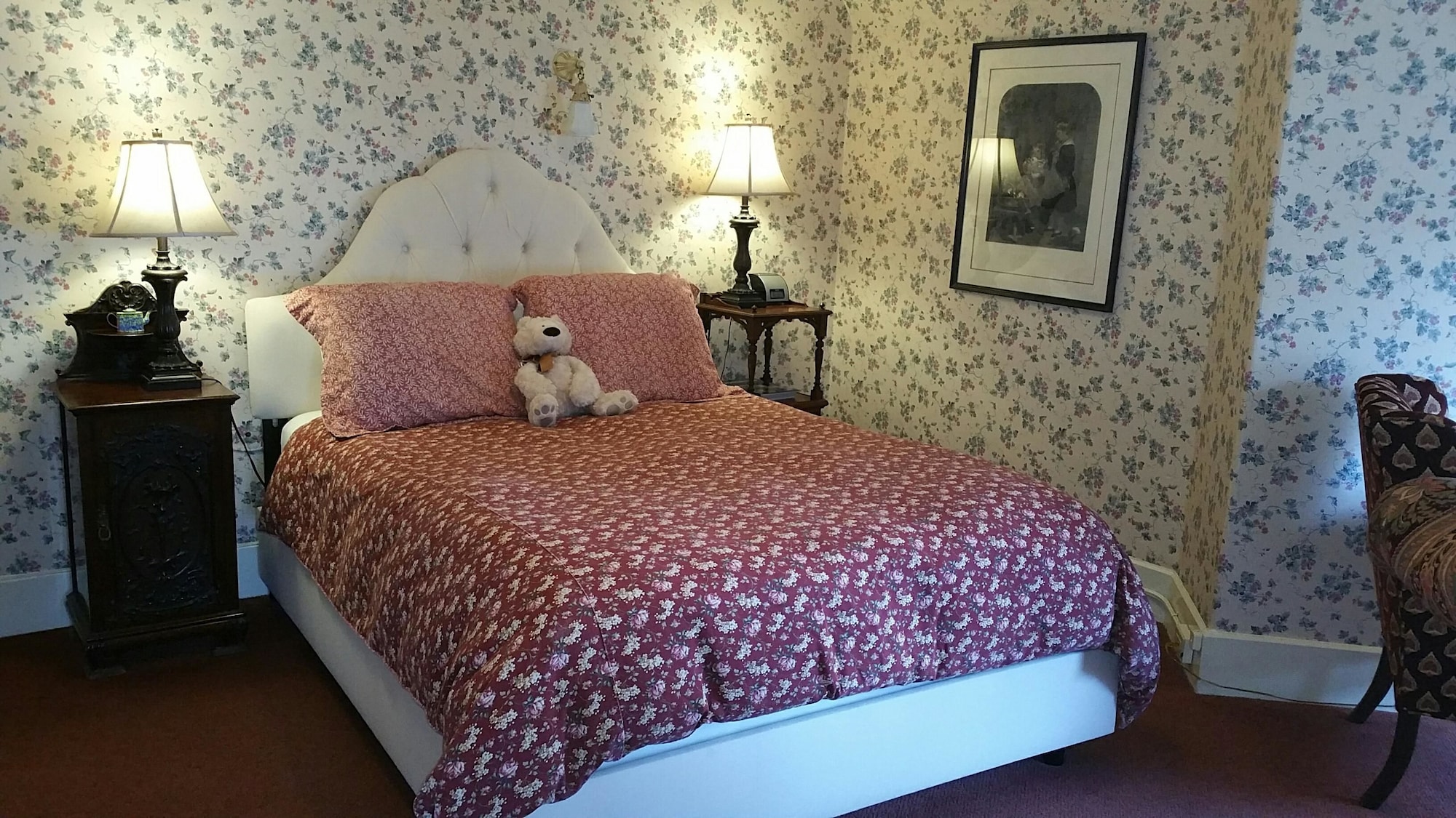 Gable, King Bed