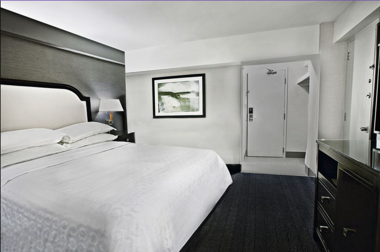 Room, King Bed, Falls View، Sheraton Fallsview Hotel 2/3